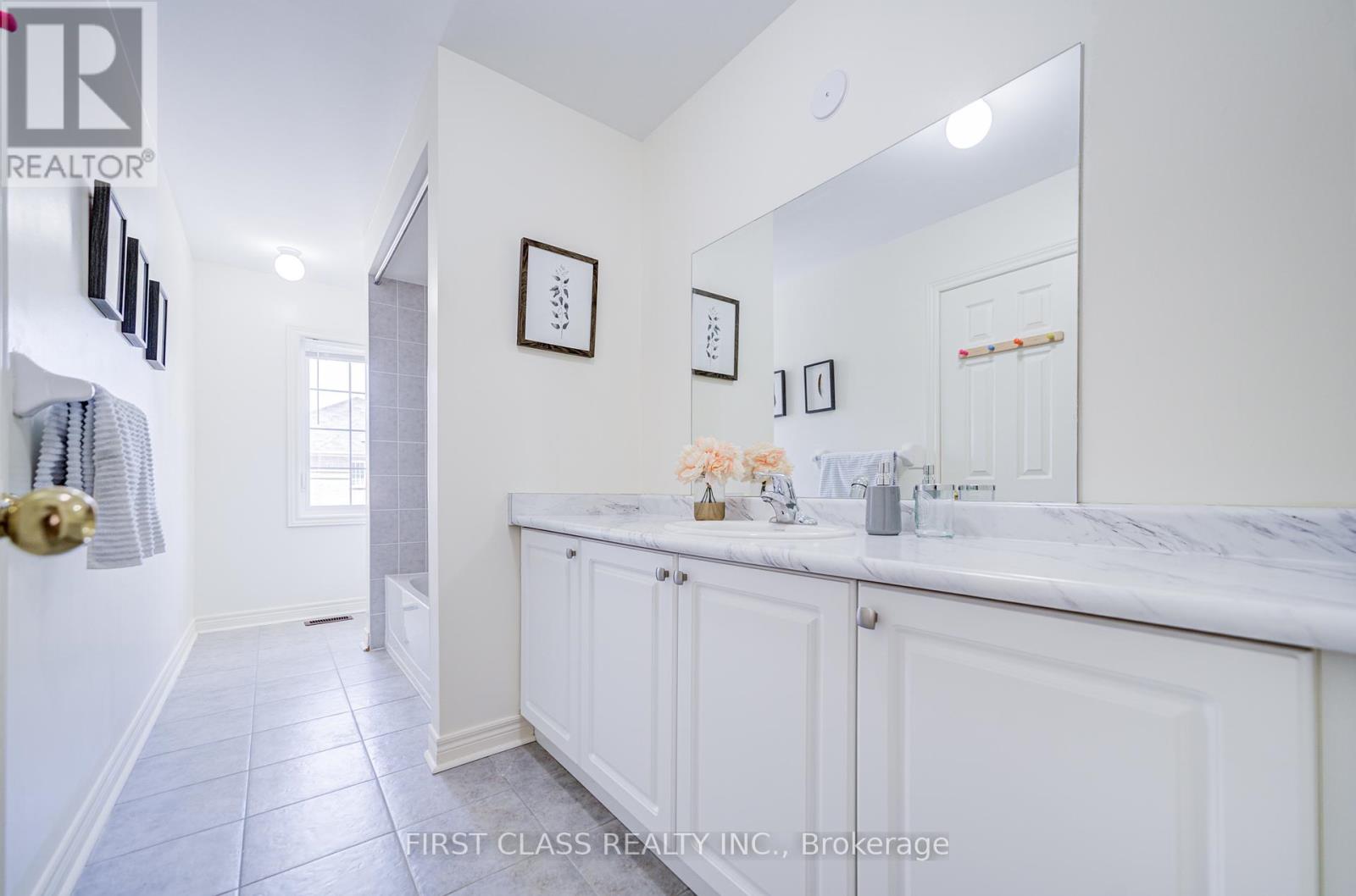 Photo 40 of 115 Noahs Farm Trail, Whitchurchstouffville ON