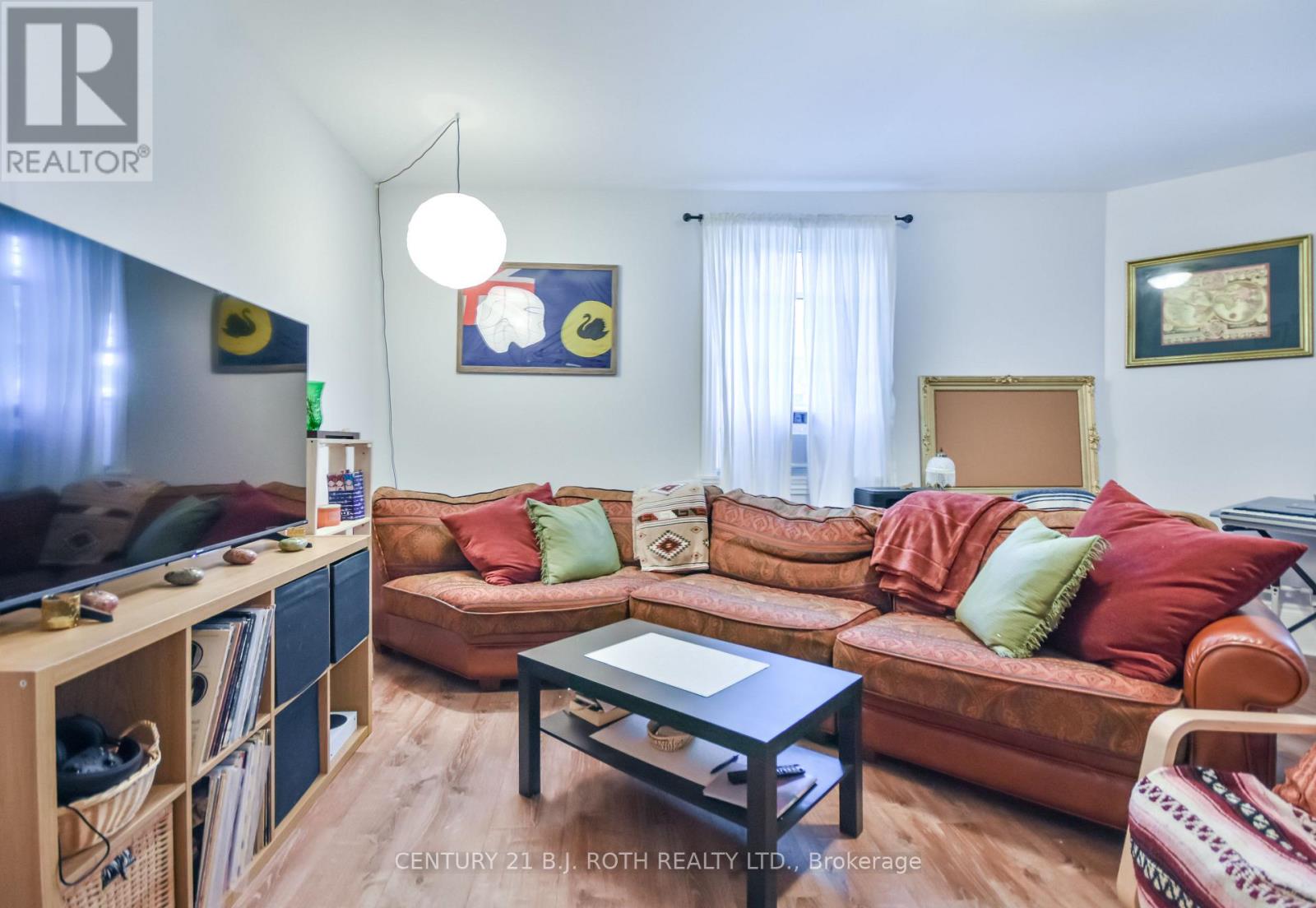 Photo 24 of 57 Penetang Street, Barrie ON