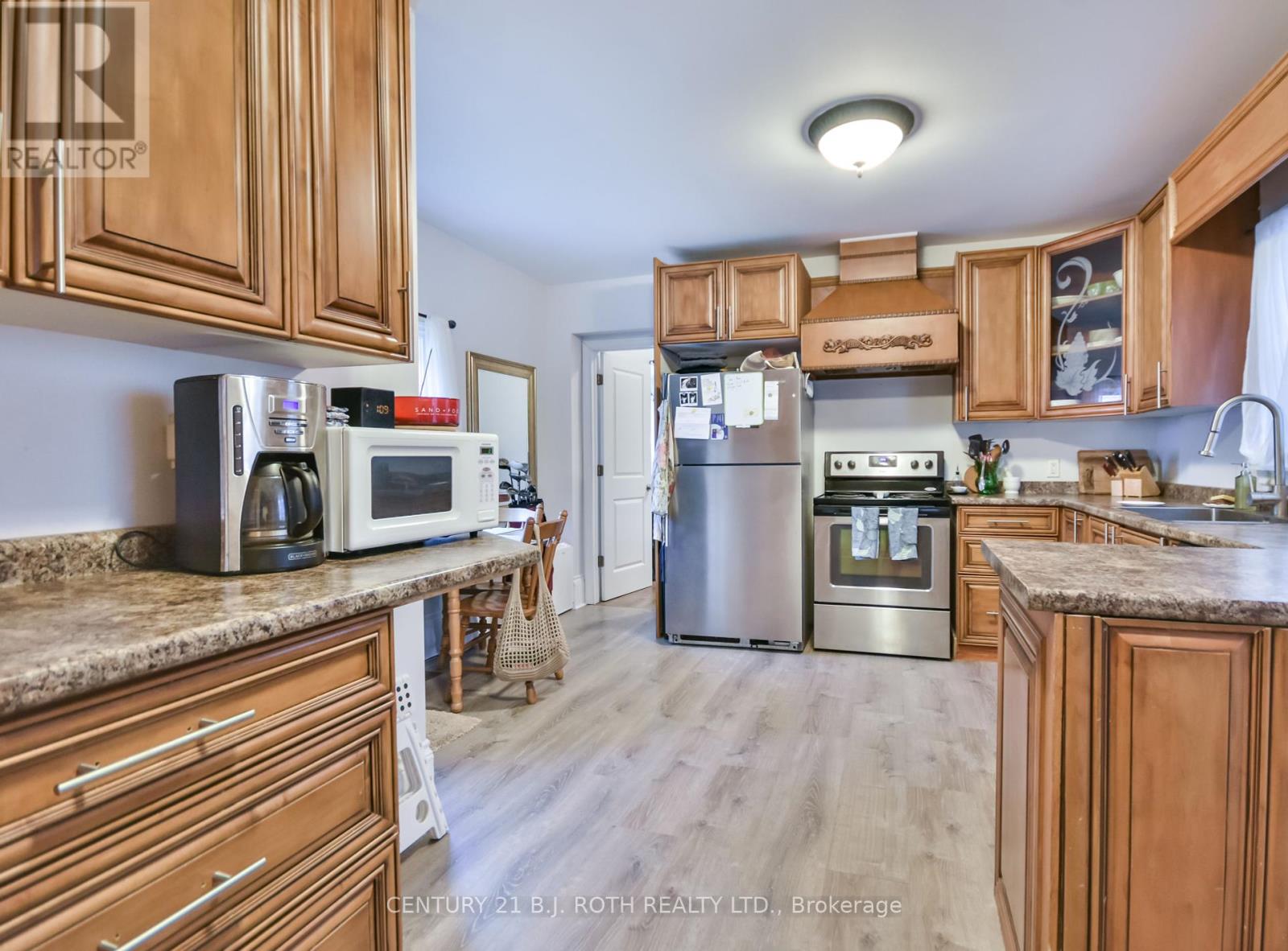Photo 18 of 57 Penetang Street, Barrie ON