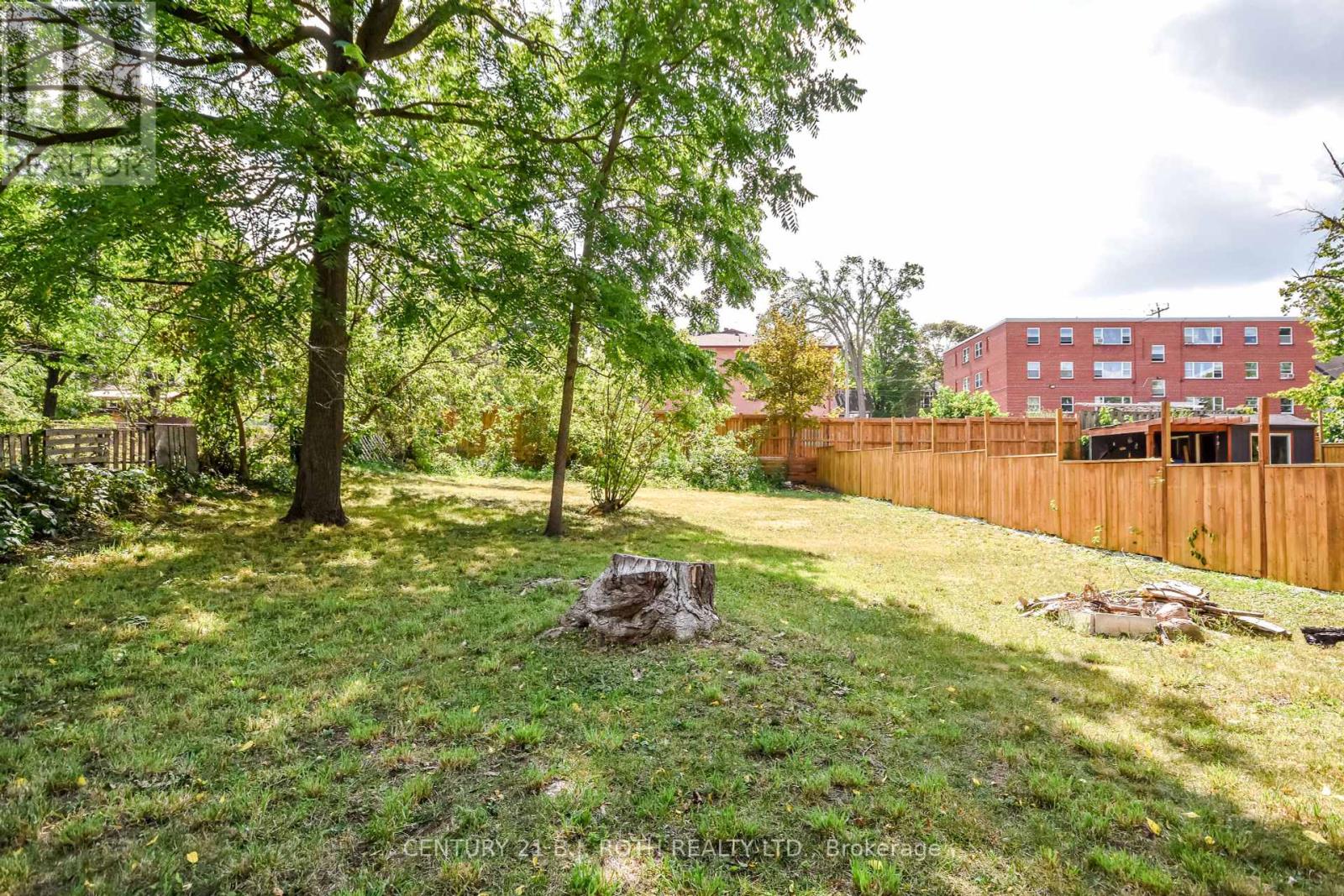 Photo 32 of 57 Penetang Street, Barrie ON