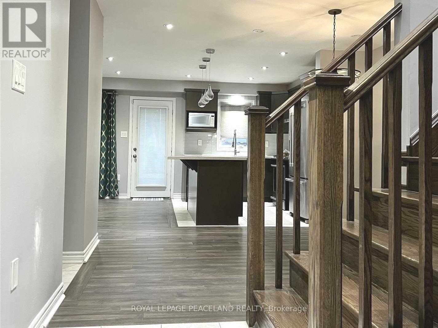 Photo 8 of 27 Leadenhall Road, Brampton ON