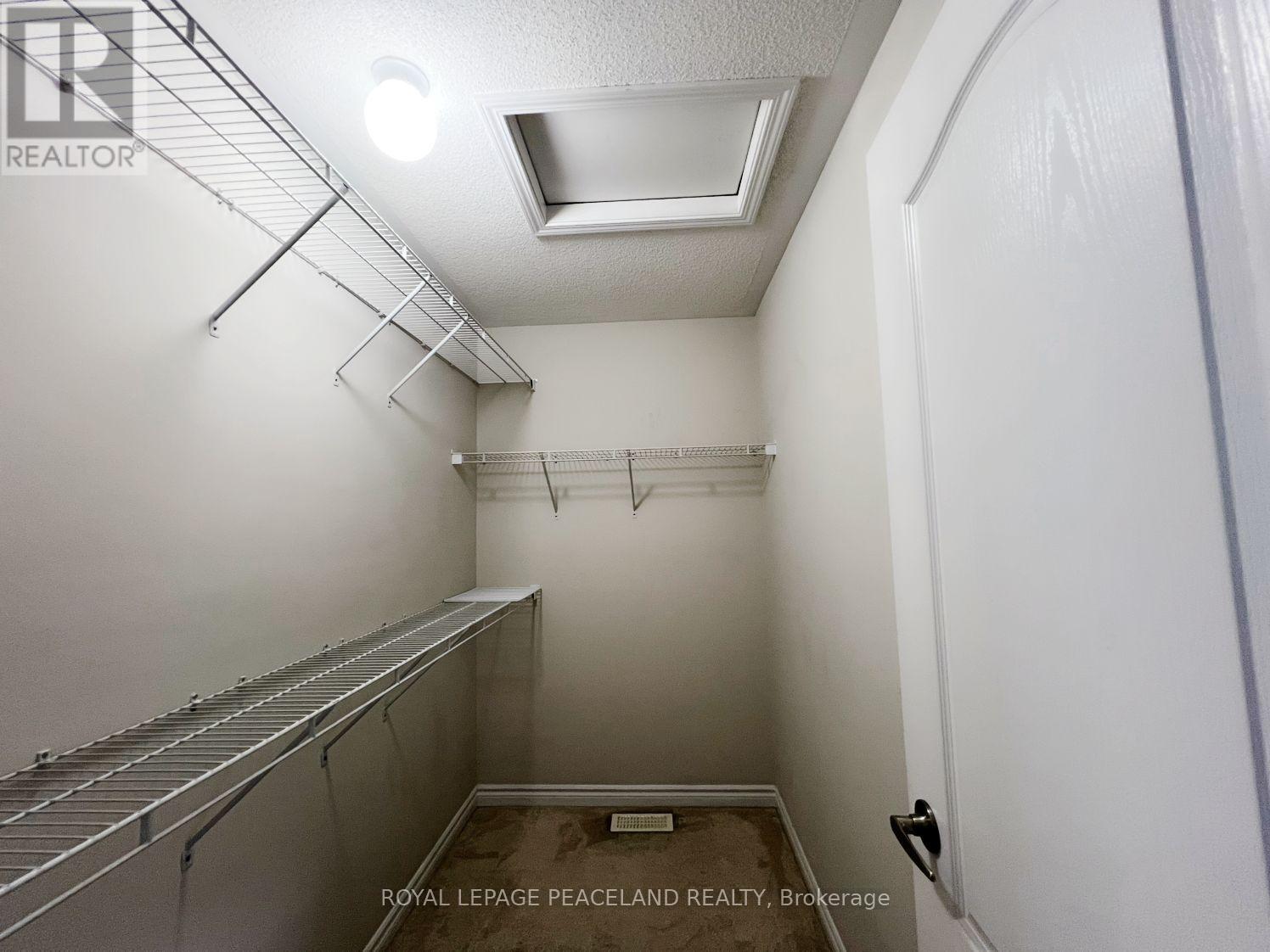 Photo 16 of 27 Leadenhall Road, Brampton ON