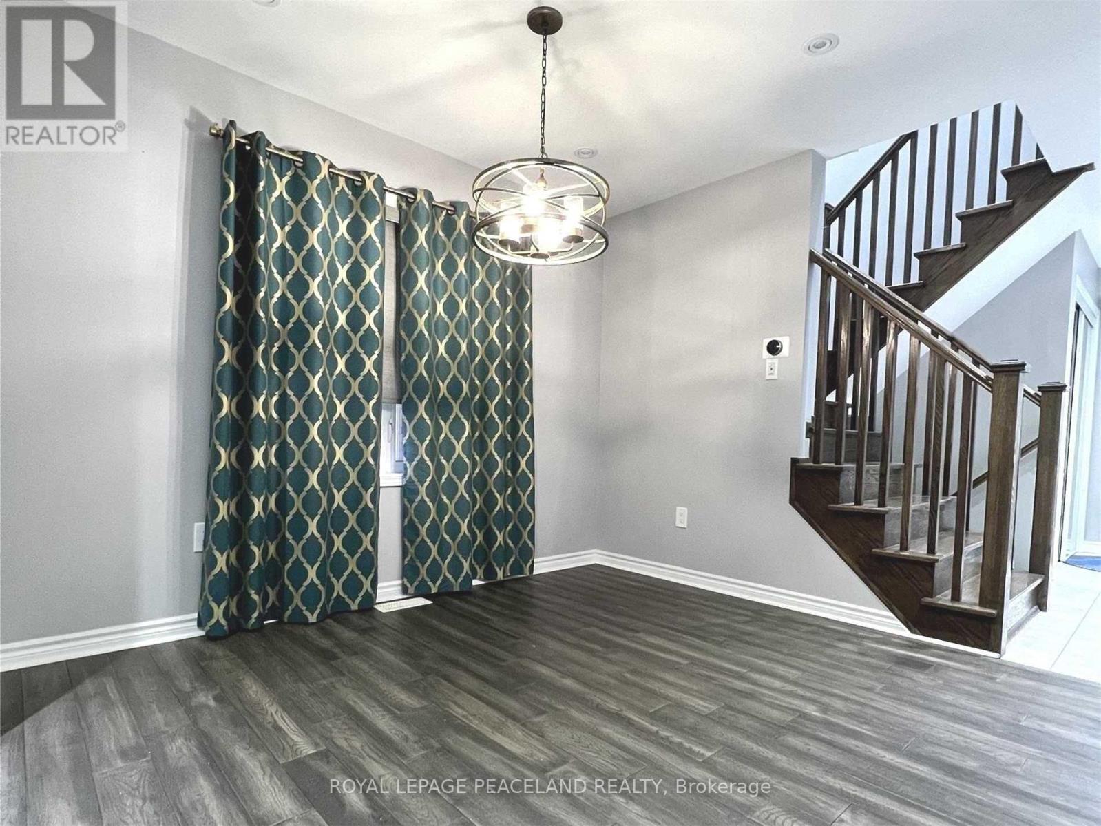 Photo 9 of 27 Leadenhall Road, Brampton ON