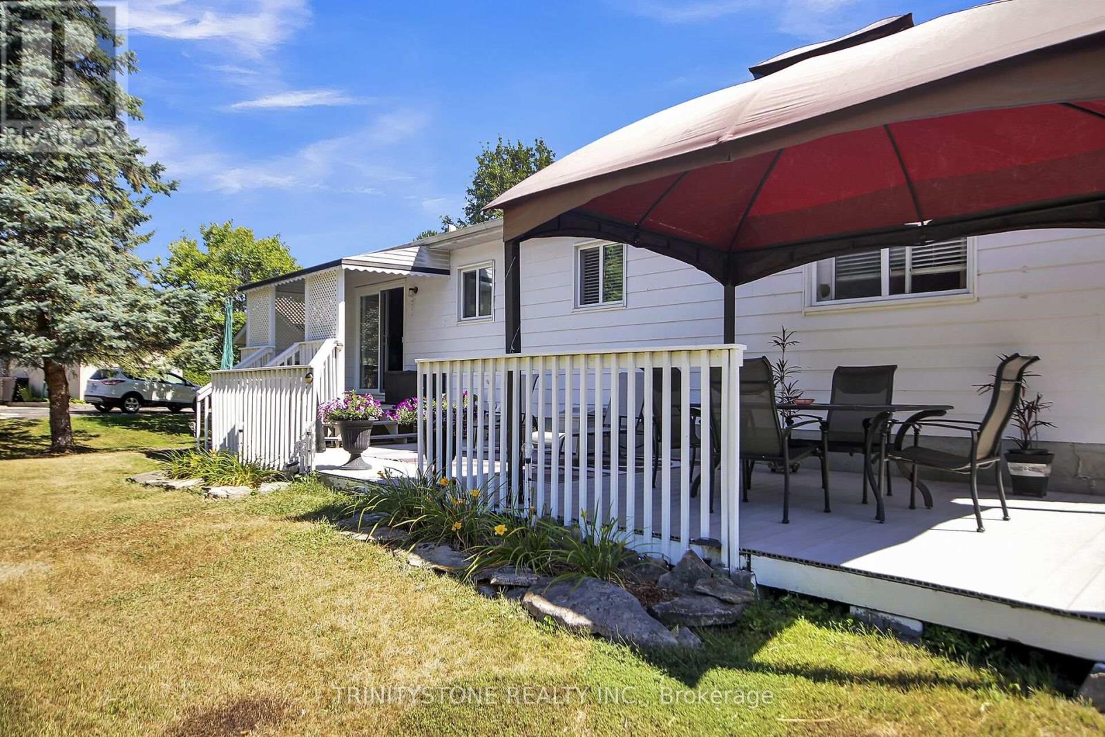 Photo 2 of 30 5620 Rockdale Road, Ottawa ON