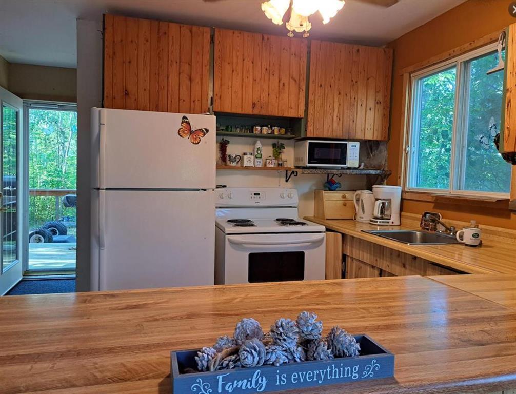 Photo 10 of 2 Bayview Crescent, Traverse Bay MB
