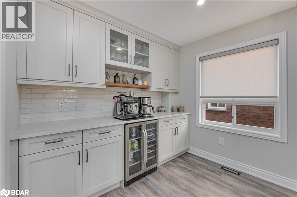 Photo 15 of 143 Crompton Drive, Barrie ON