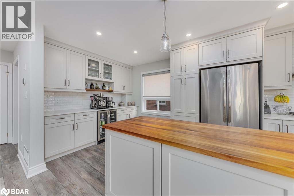 Photo 13 of 143 Crompton Drive, Barrie ON
