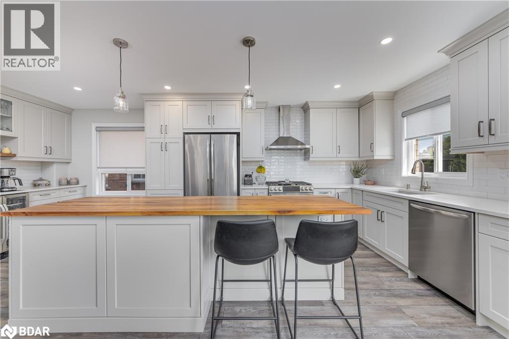 Photo 12 of 143 Crompton Drive, Barrie ON