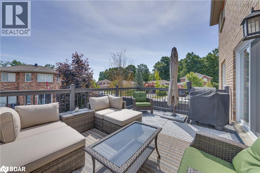 Photo 18 of 143 Crompton Drive, Barrie ON