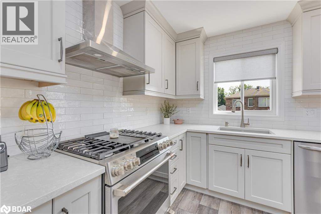 Photo 16 of 143 Crompton Drive, Barrie ON