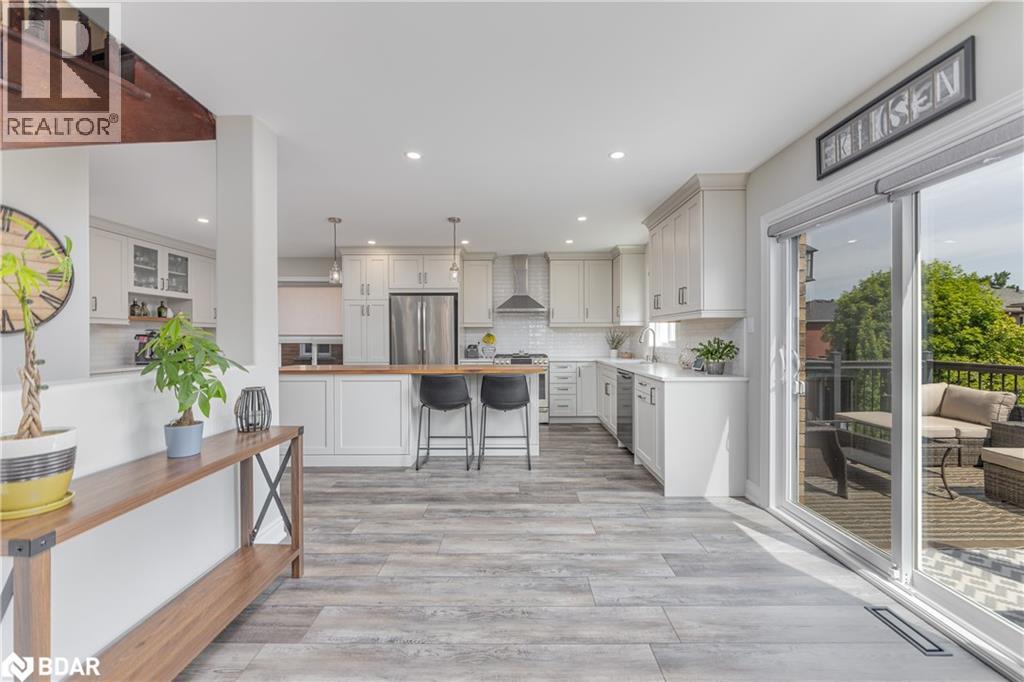 Photo 10 of 143 Crompton Drive, Barrie ON