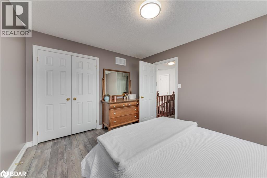 Photo 31 of 143 Crompton Drive, Barrie ON