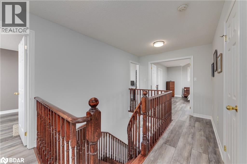 Photo 24 of 143 Crompton Drive, Barrie ON