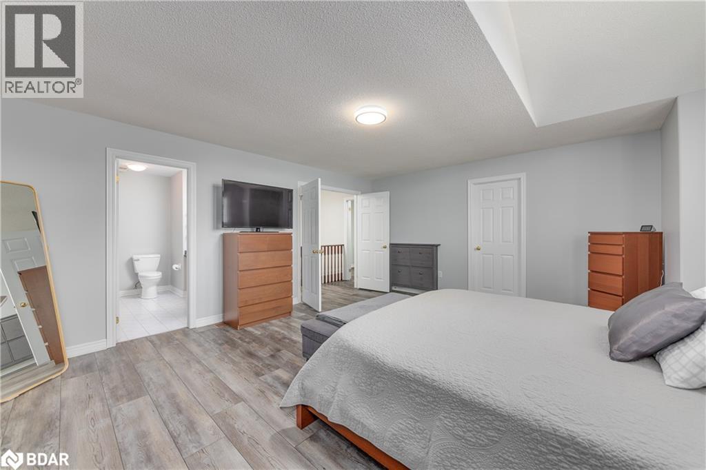 Photo 26 of 143 Crompton Drive, Barrie ON