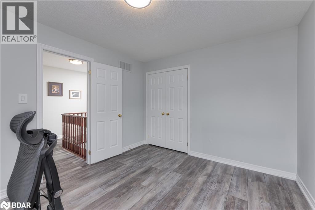 Photo 33 of 143 Crompton Drive, Barrie ON