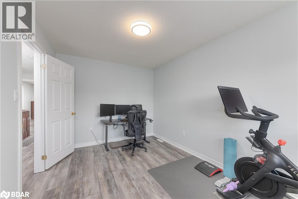 Photo 35 of 143 Crompton Drive, Barrie ON