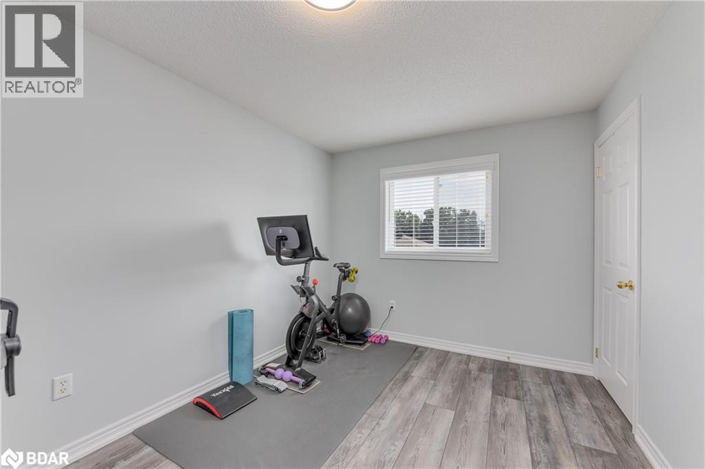 Photo 34 of 143 Crompton Drive, Barrie ON