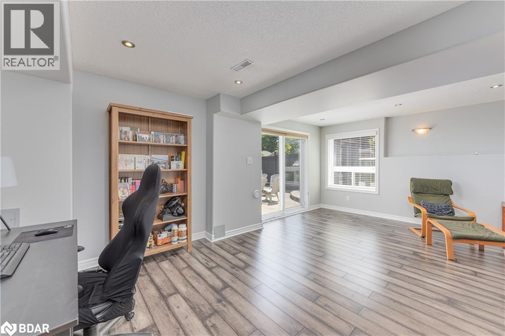 Photo 37 of 143 Crompton Drive, Barrie ON