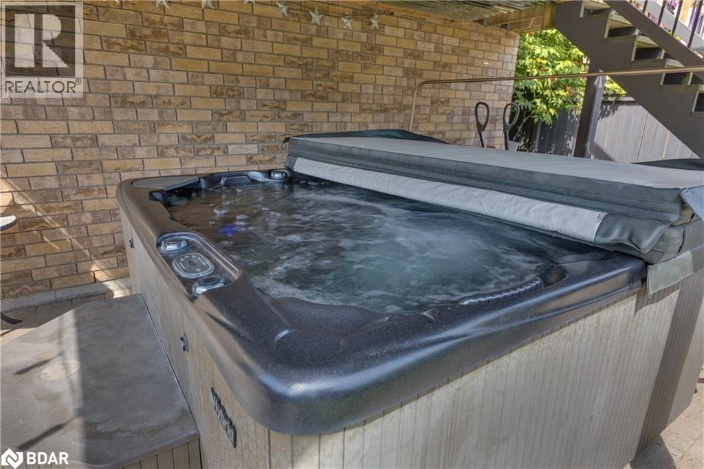 Photo 45 of 143 Crompton Drive, Barrie ON