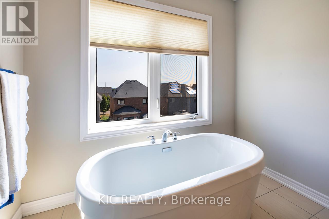 Photo 27 of 135 Woolacott Lane, Clarington ON