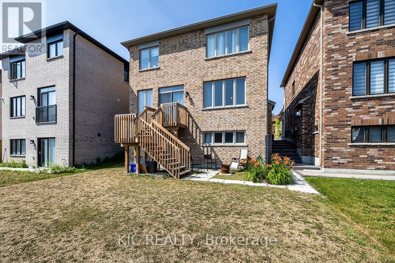 Photo 41 of 135 Woolacott Lane, Clarington ON