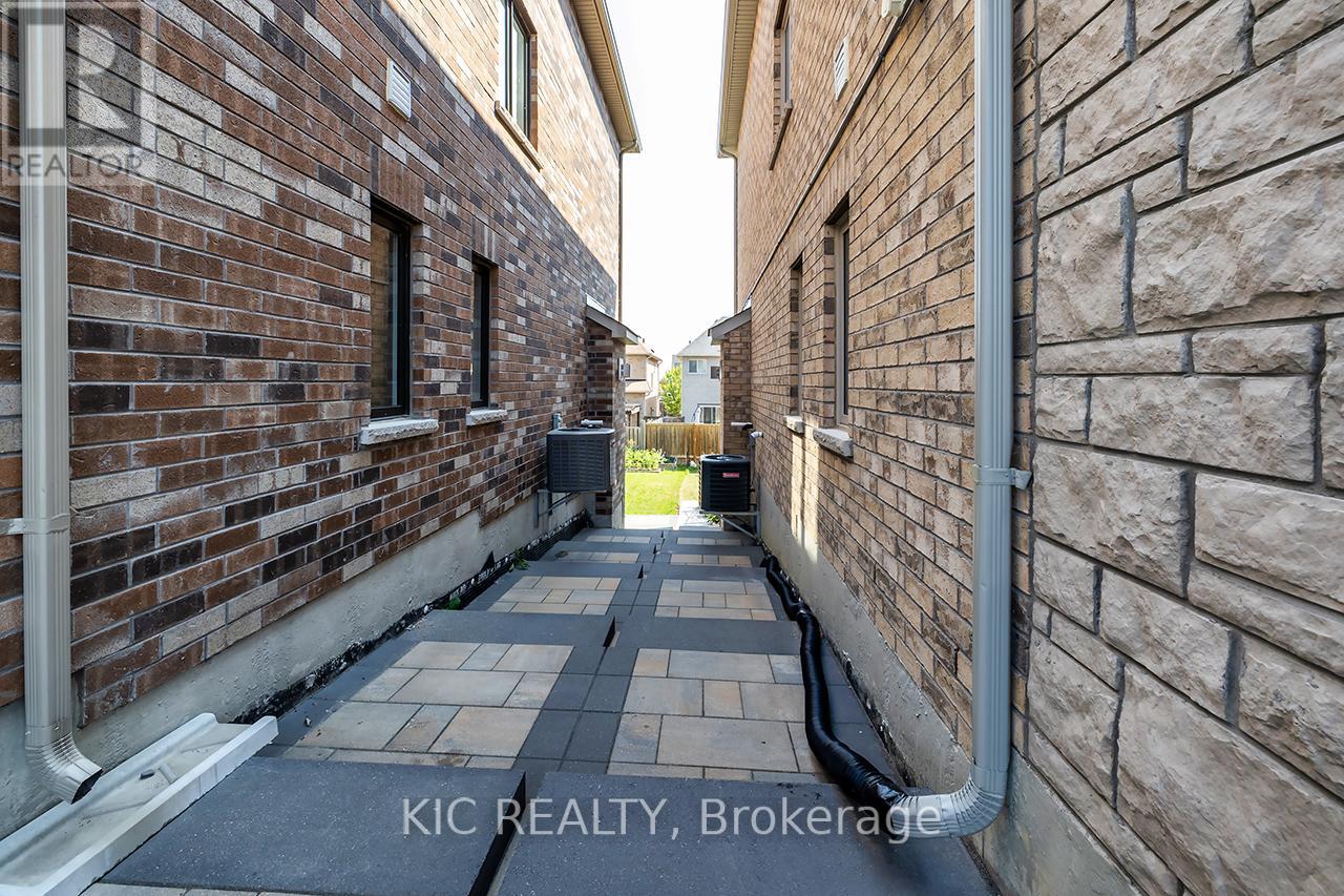 Photo 42 of 135 Woolacott Lane, Clarington ON