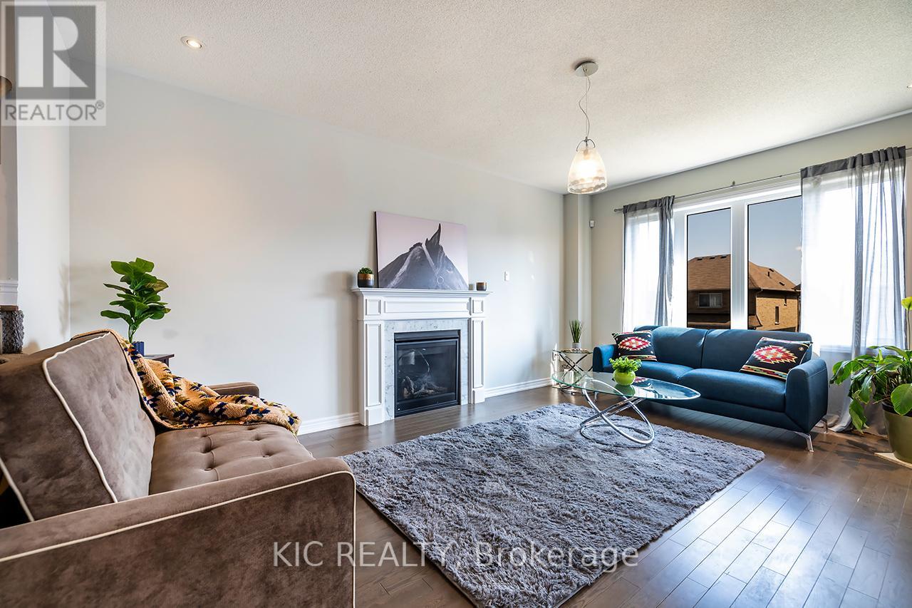 Photo 9 of 135 Woolacott Lane, Clarington ON