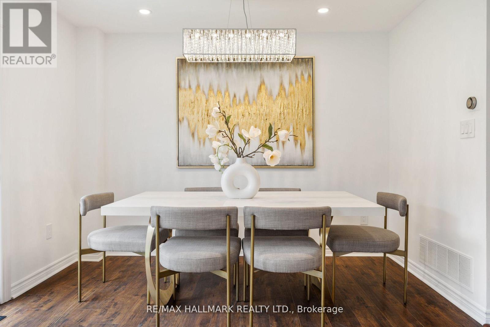 Photo 12 of 83 Matthew Boyd Crescent, Newmarket ON