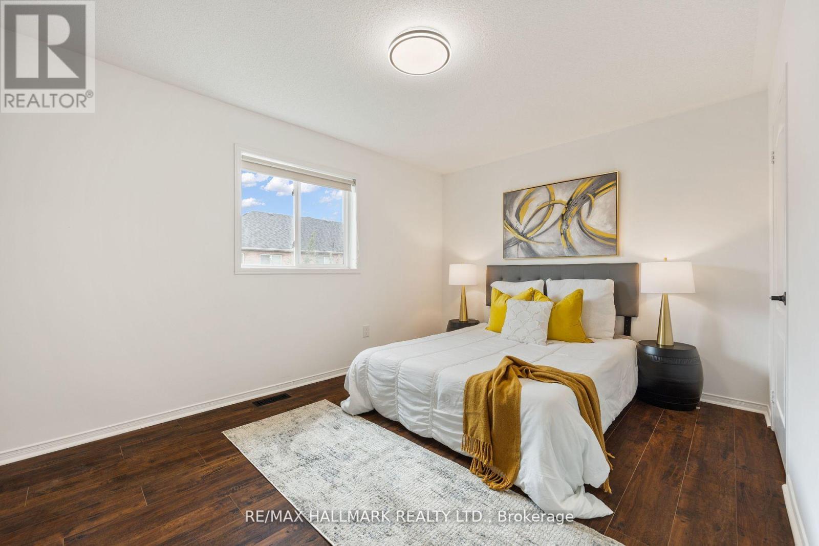 Photo 14 of 83 Matthew Boyd Crescent, Newmarket ON