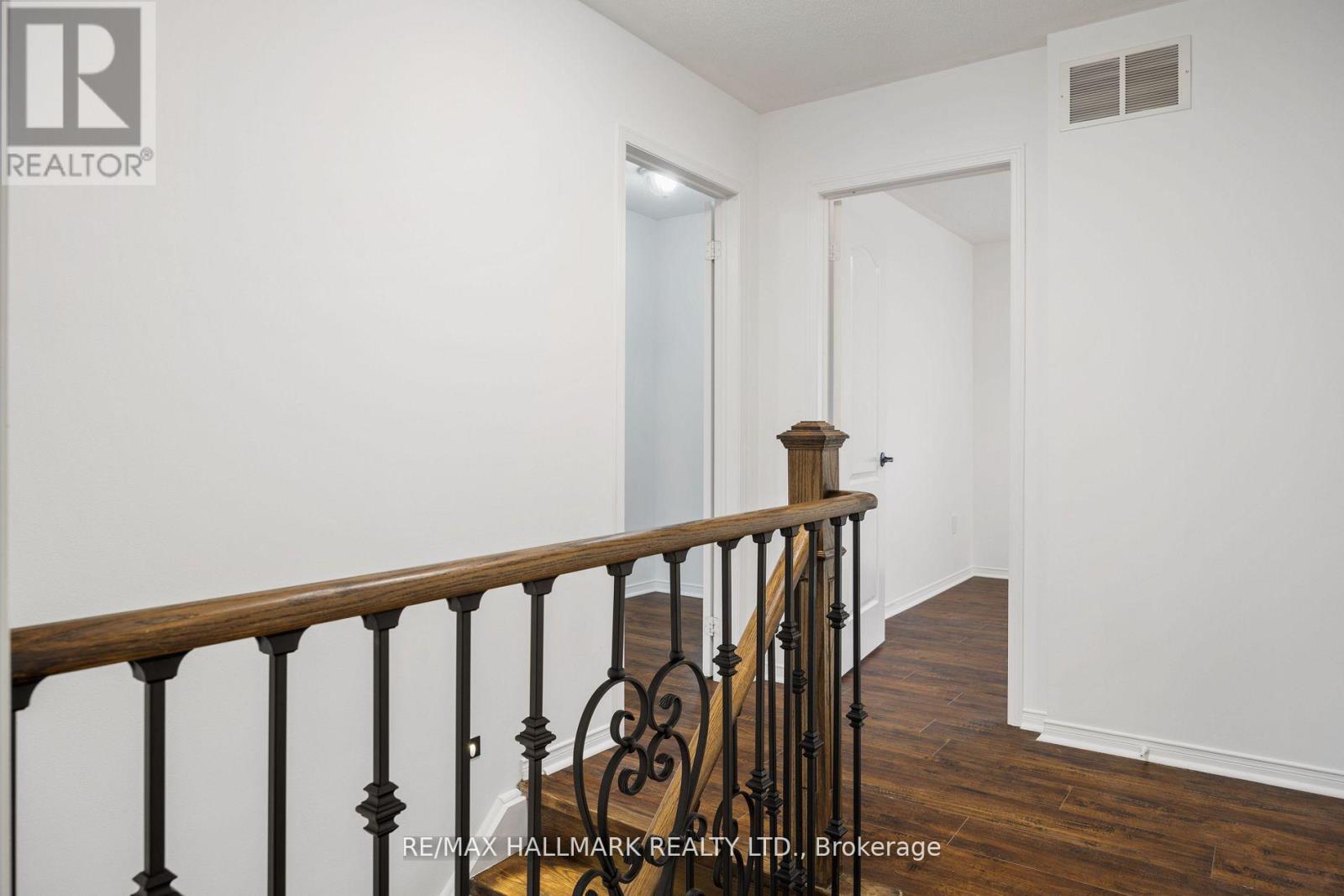 Photo 15 of 83 Matthew Boyd Crescent, Newmarket ON