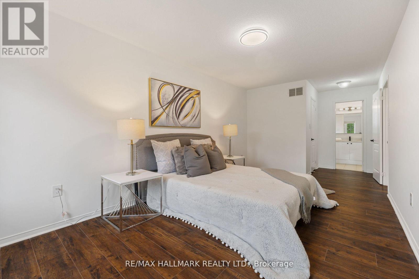 Photo 17 of 83 Matthew Boyd Crescent, Newmarket ON