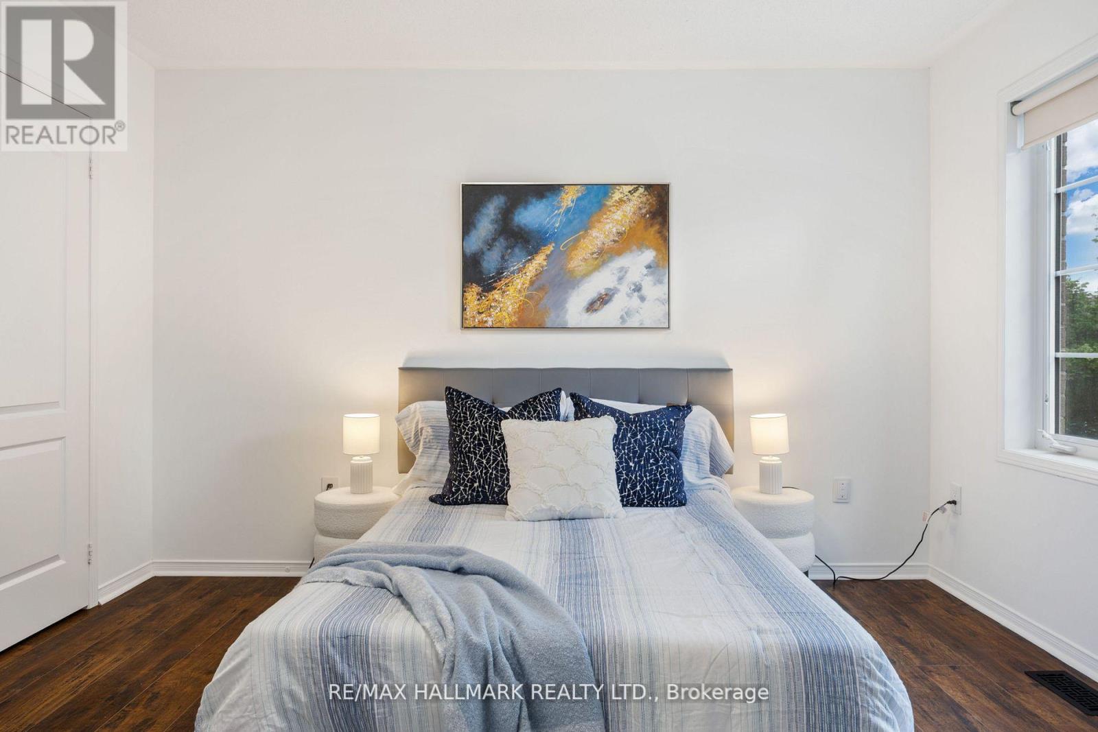 Photo 24 of 83 Matthew Boyd Crescent, Newmarket ON