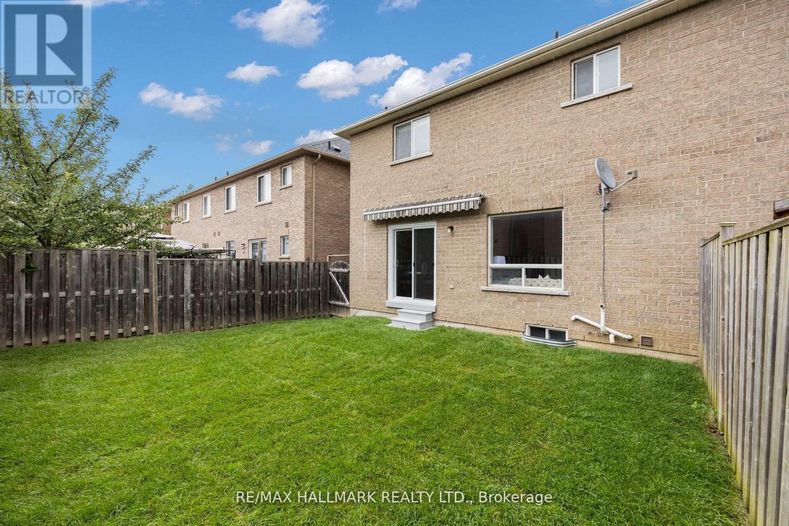 Photo 26 of 83 Matthew Boyd Crescent, Newmarket ON