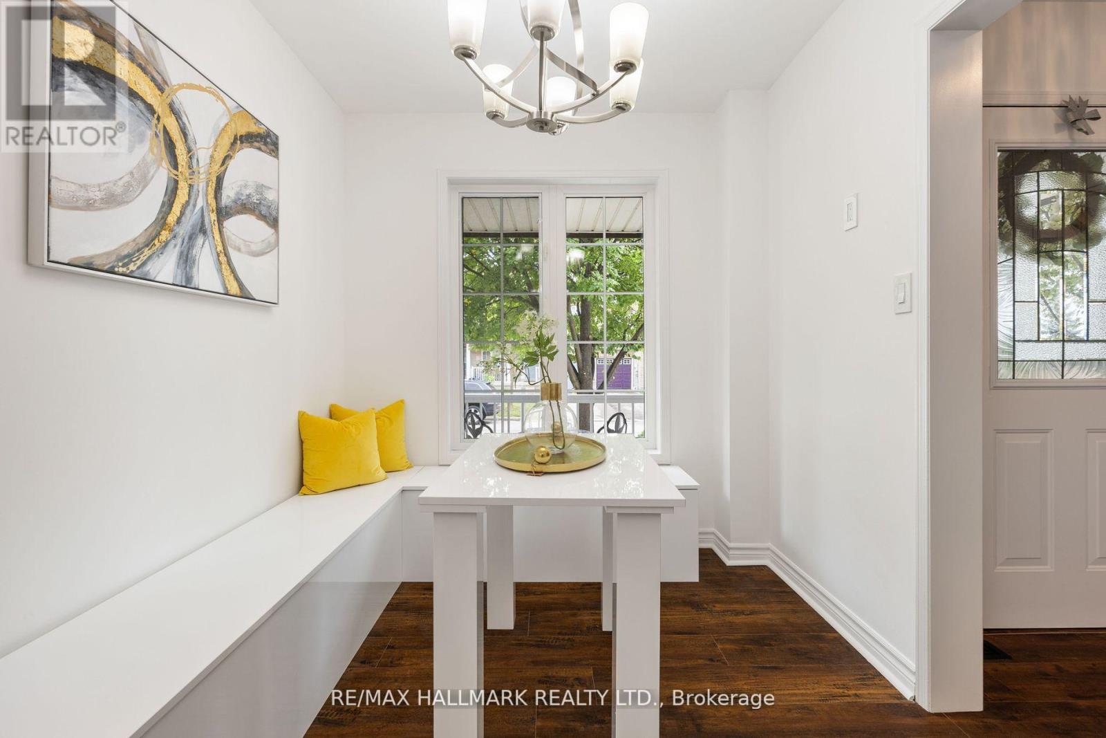 Photo 6 of 83 Matthew Boyd Crescent, Newmarket ON