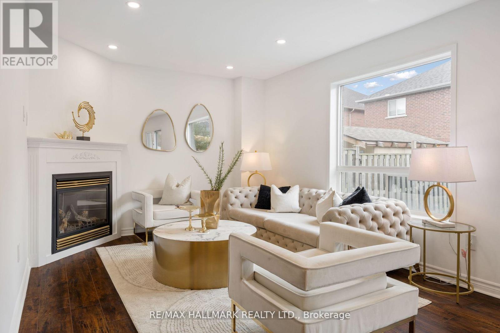 Photo 7 of 83 Matthew Boyd Crescent, Newmarket ON