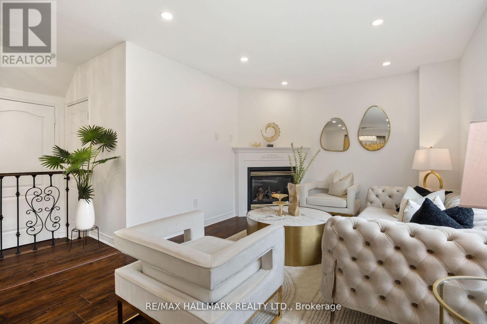 Photo 8 of 83 Matthew Boyd Crescent, Newmarket ON