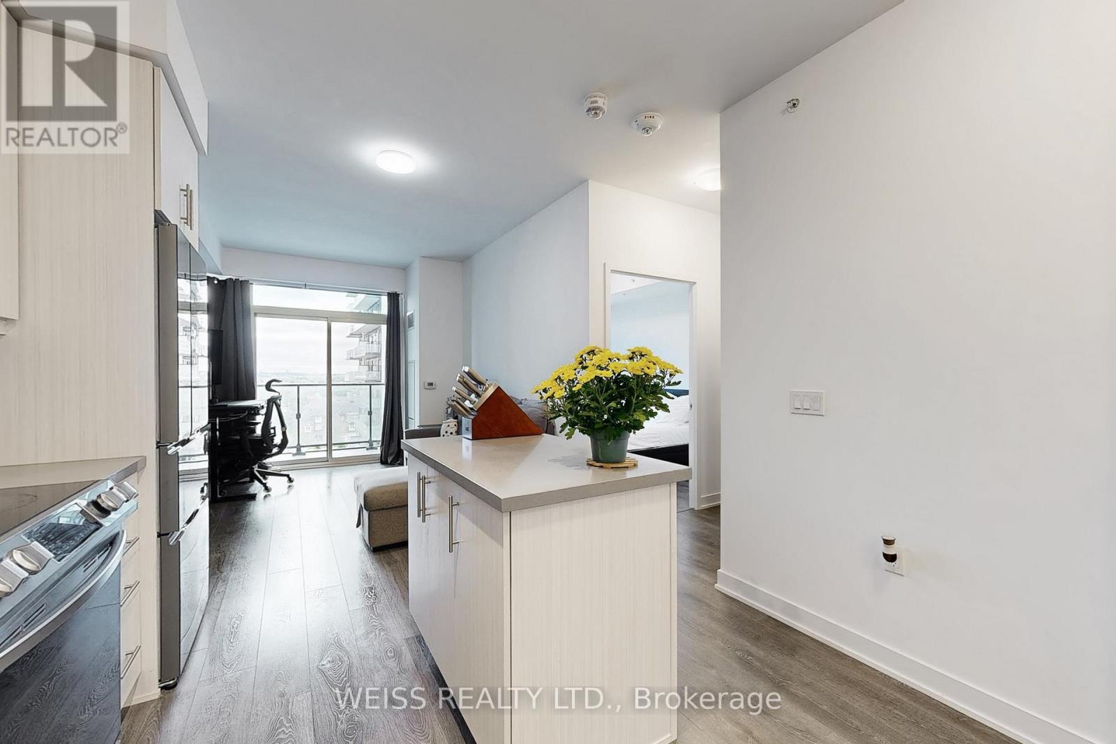 Photo 11 of 802 75 Oneida Crescent, Richmond Hill ON
