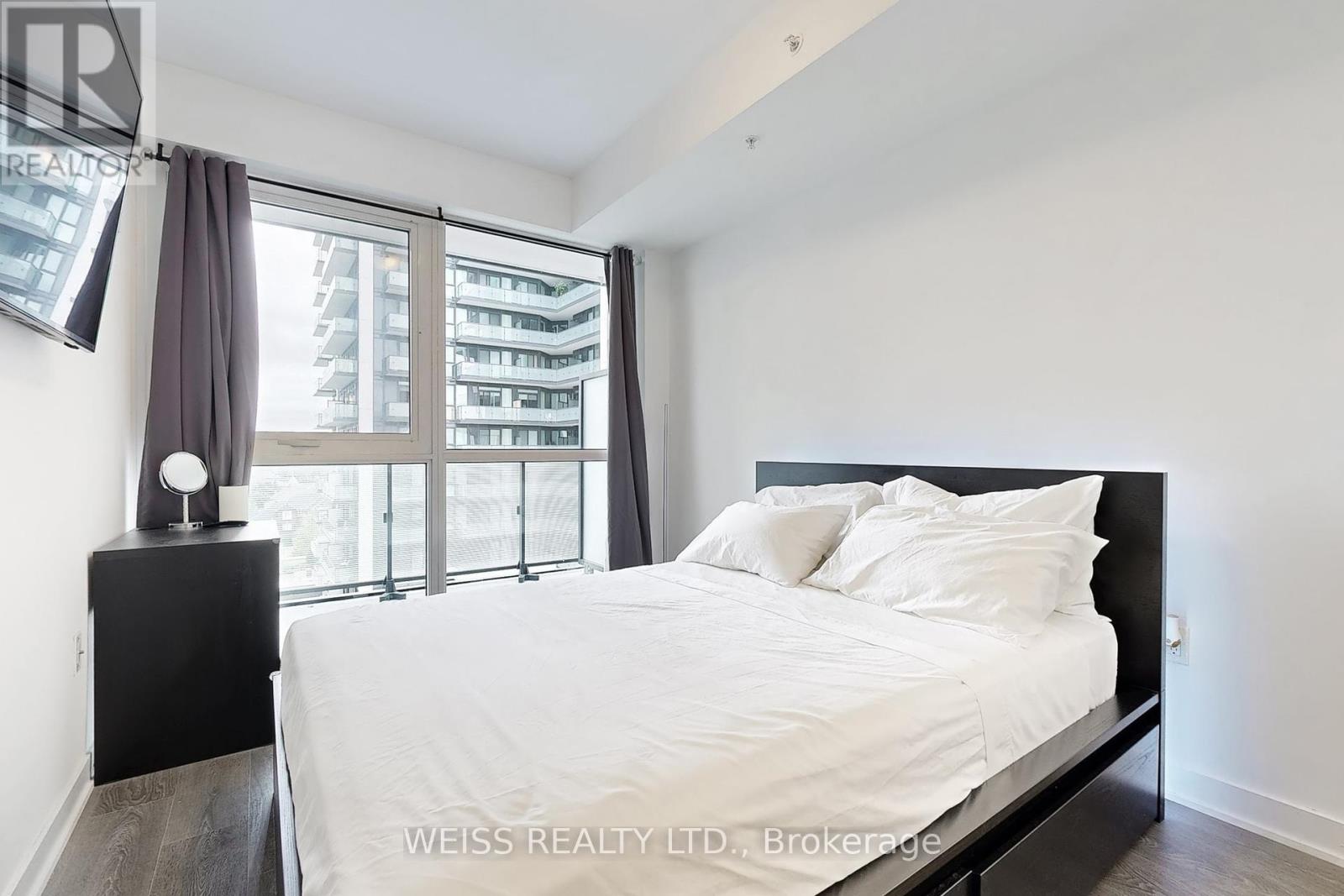 Photo 14 of 802 75 Oneida Crescent, Richmond Hill ON