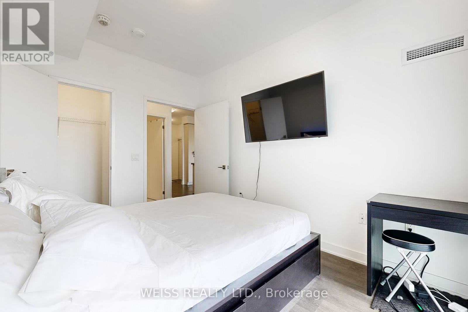 Photo 17 of 802 75 Oneida Crescent, Richmond Hill ON