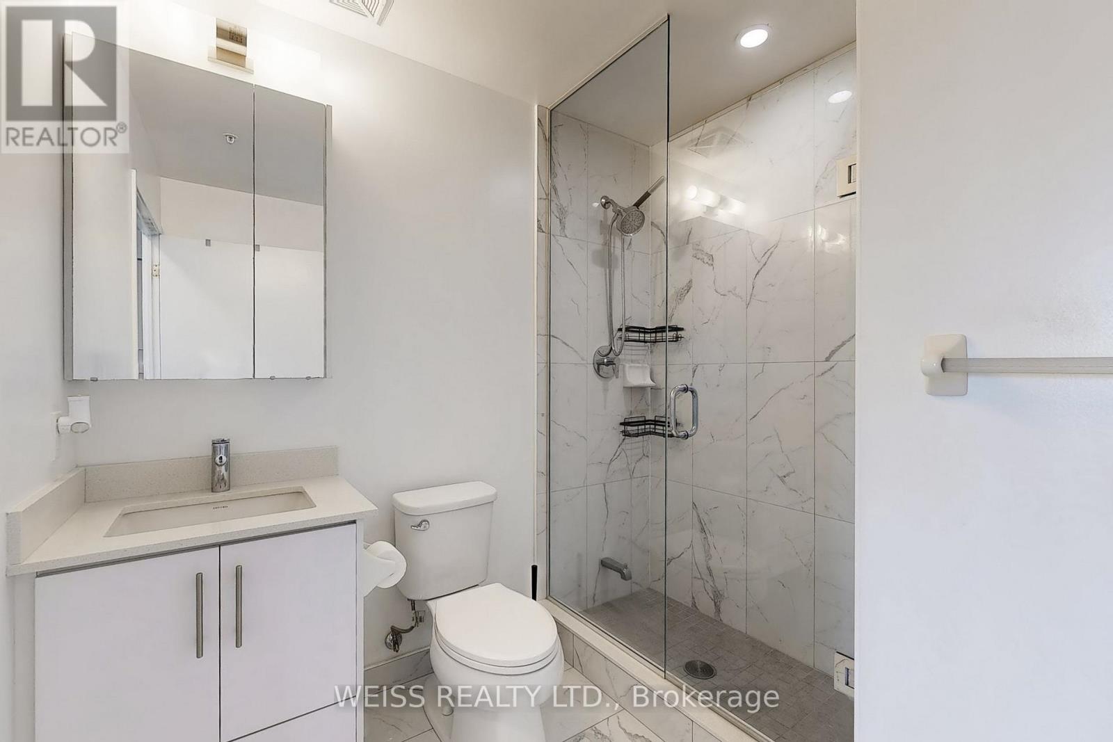 Photo 19 of 802 75 Oneida Crescent, Richmond Hill ON