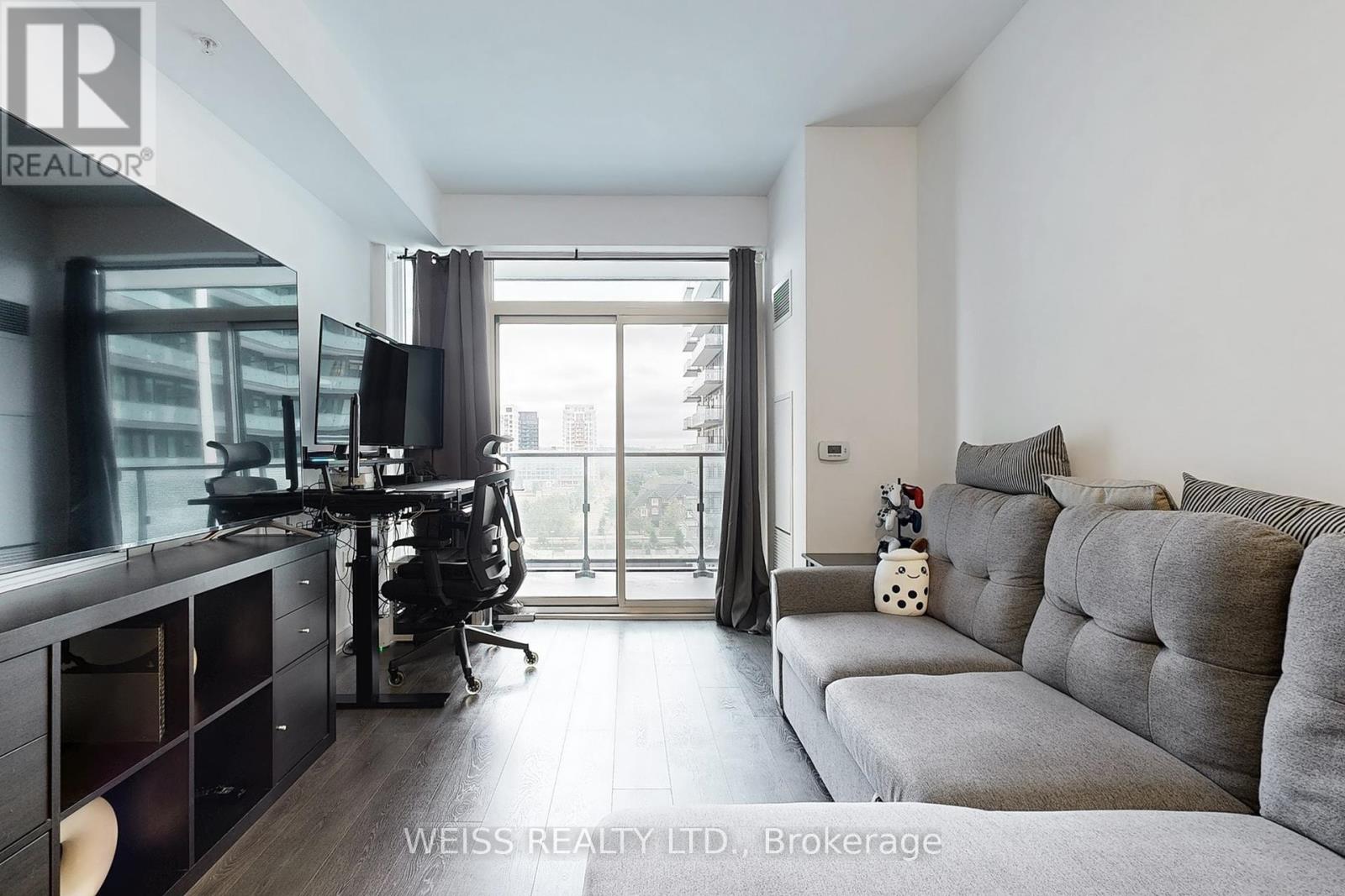 Photo 2 of 802 75 Oneida Crescent, Richmond Hill ON