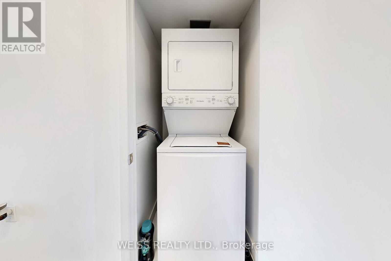 Photo 20 of 802 75 Oneida Crescent, Richmond Hill ON
