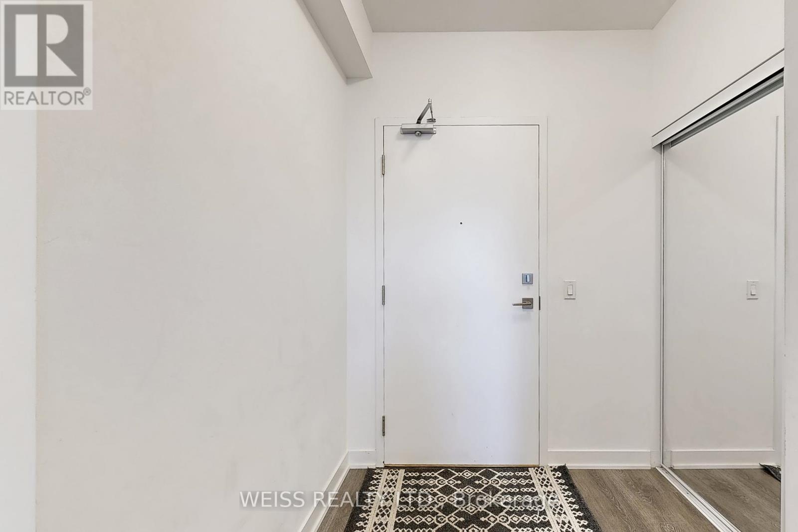Photo 21 of 802 75 Oneida Crescent, Richmond Hill ON