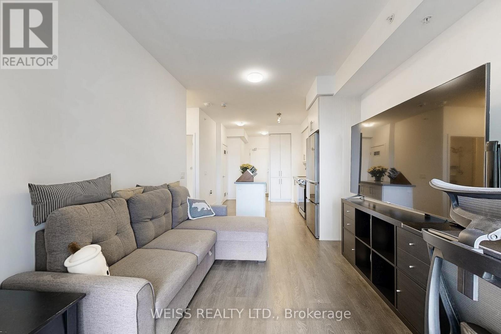Photo 6 of 802 75 Oneida Crescent, Richmond Hill ON