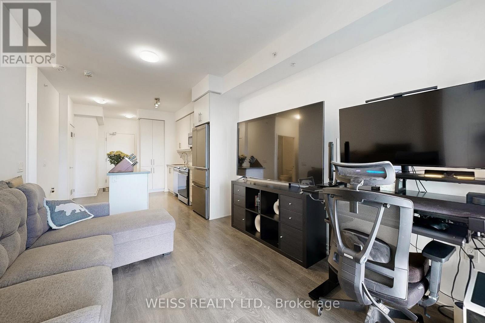 Photo 7 of 802 75 Oneida Crescent, Richmond Hill ON