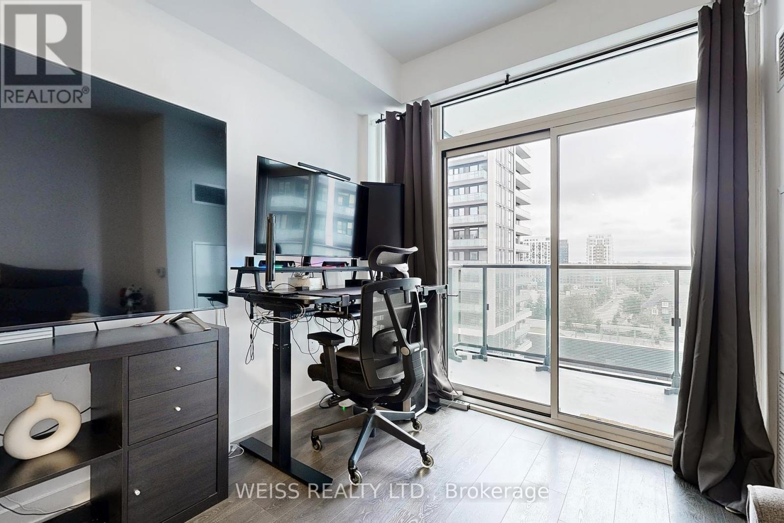 Photo 8 of 802 75 Oneida Crescent, Richmond Hill ON