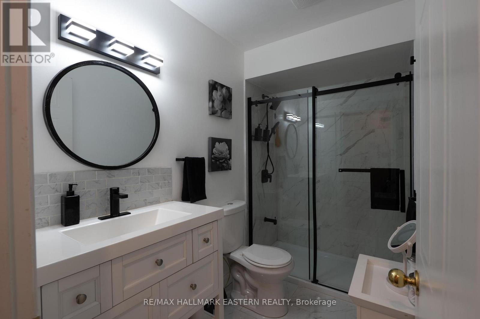 Photo 10 of 297 Towerhill Road, Peterborough North ON