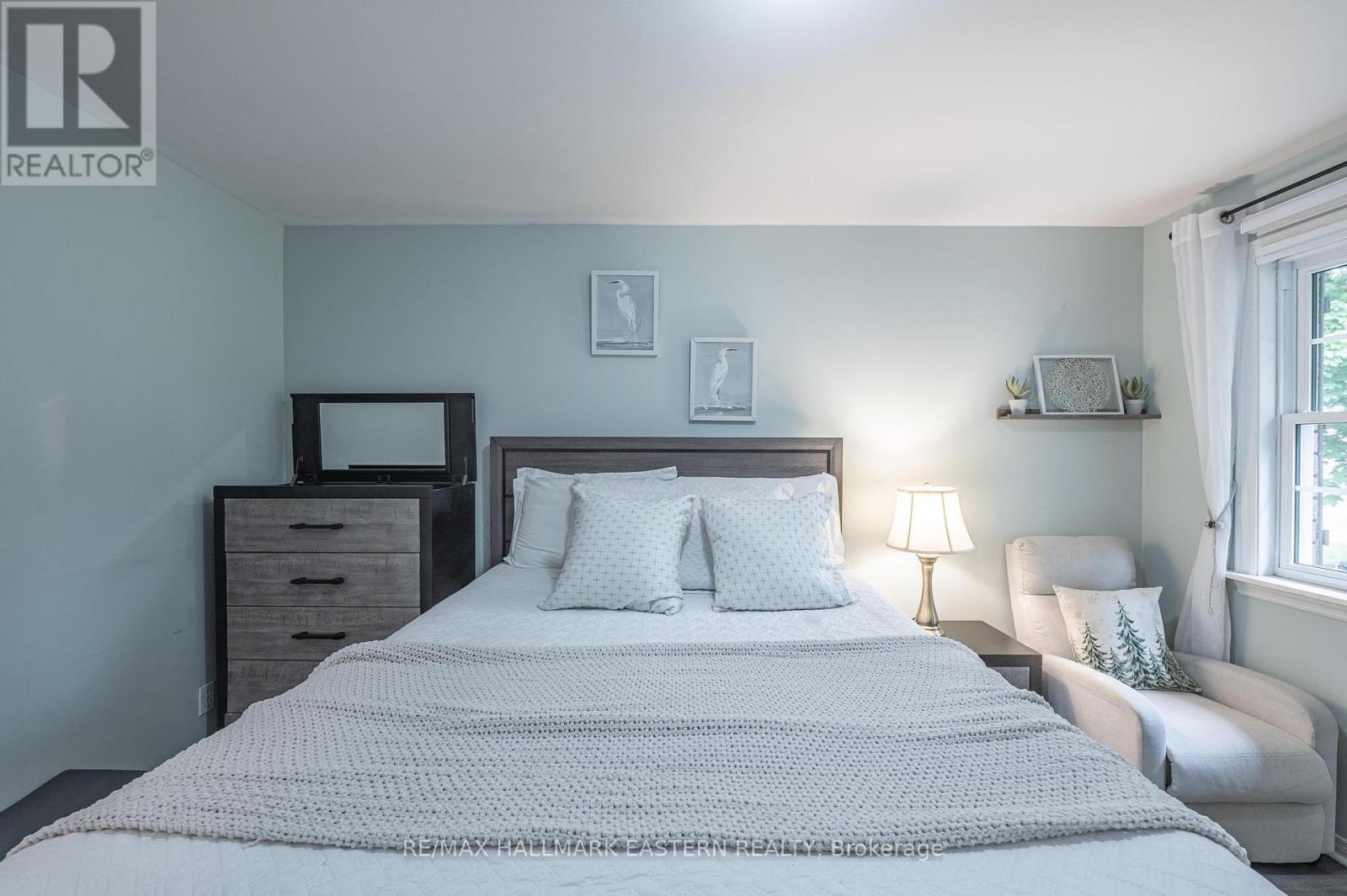 Photo 13 of 297 Towerhill Road, Peterborough North ON