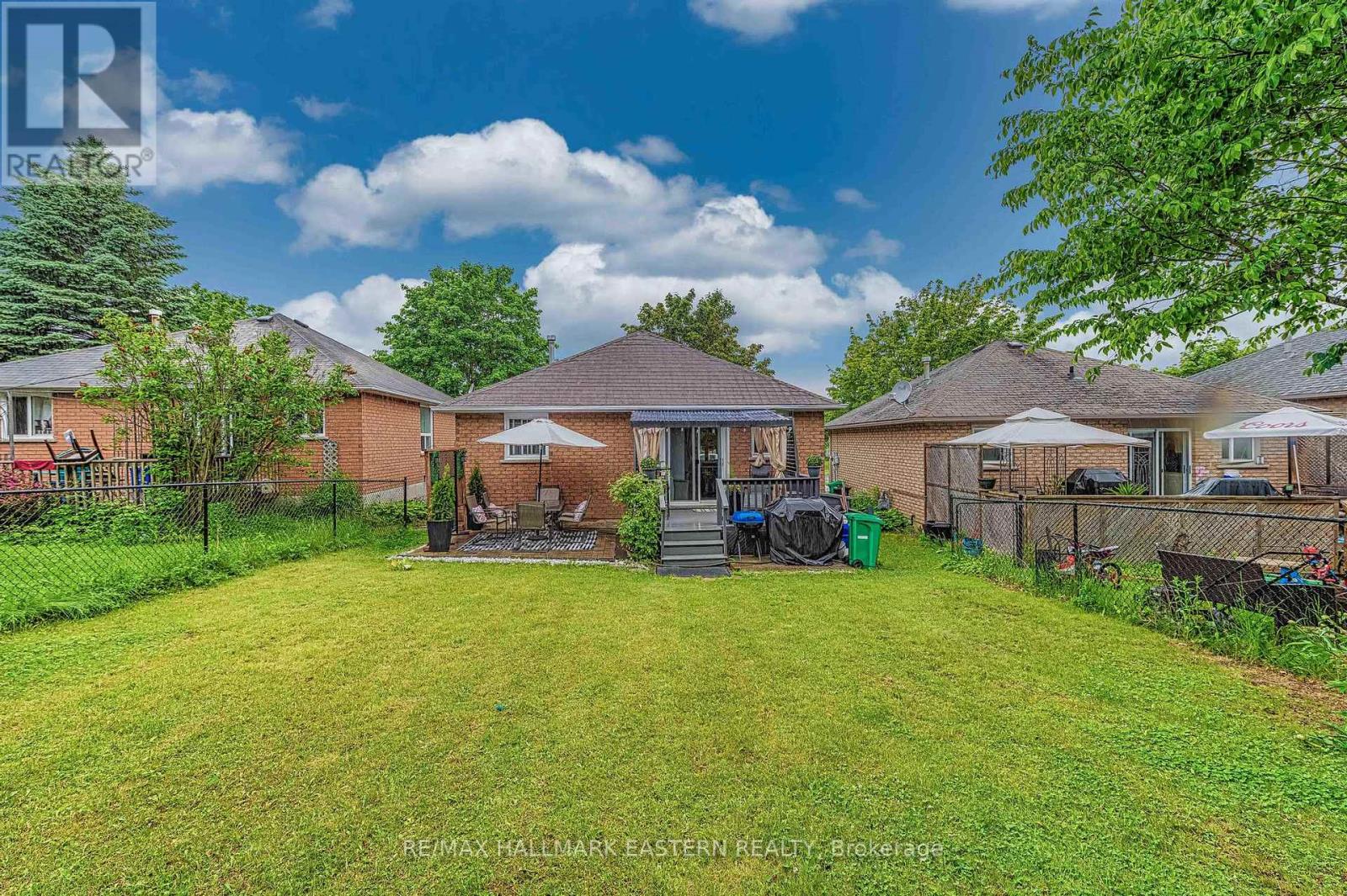 Photo 26 of 297 Towerhill Road, Peterborough North ON