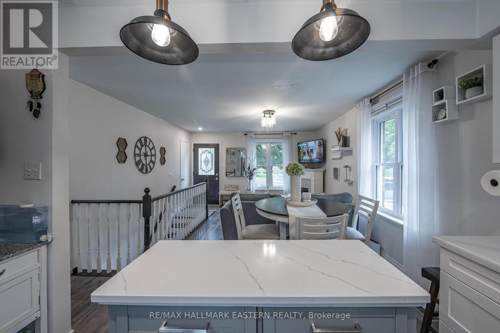 Photo 5 of 297 Towerhill Road, Peterborough North ON